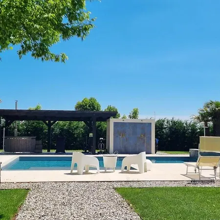 Casakadd001luxury Heated Pool Garden Patiobarbeque Apartment