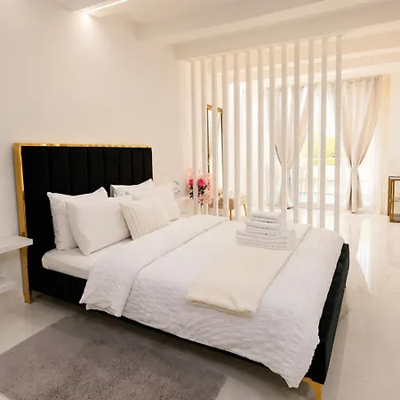 Casakadd Luxury Escape Apartment Cive